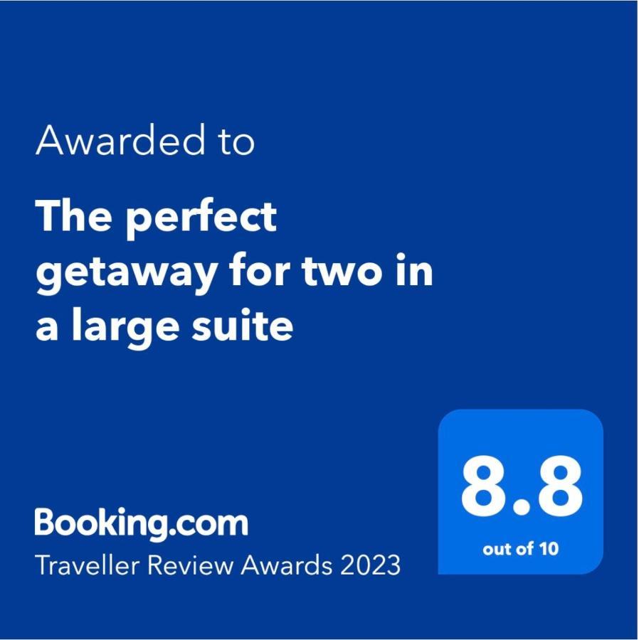 The Perfect Getaway For Two In A Large Suite 왕거누이 외부 사진